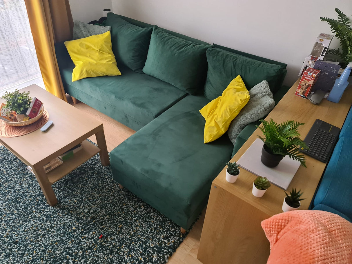 NEW! CORNER SOFA BED SNUGGY 222CM MANILA 35 UNIVERSAL CORNER RIGHT/LEFT / FOAMTHIS MODEL IS UNIVERSAL WHICH MEANS YOU CAN CHOOSE CORNER SIDE DURING ASSEMBLY3x PILLOWS INCLUDED1X STORAGE SPACESOFT TOUCH FABRC MANILA CLICK HERE DIMENTIONS 222X137.5CM SLEEPI