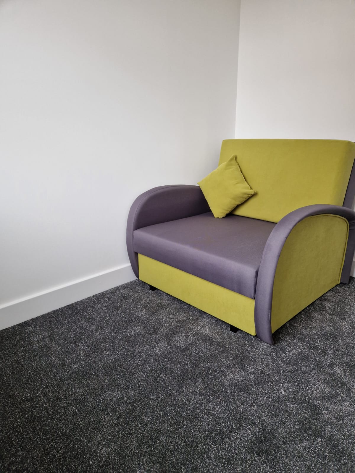 SINGLE SOFA BED SUZIE 97CM GREY/GREENDimensions :- width 97 cm- height 85 cm- depth 95 cm- area sleeping 80/195 cm +/- 3The sofa is made of a wooden frame, the sleeping surface is made of PUR T30 / 42 foam.The sofa is unfolded using an automatic machine.