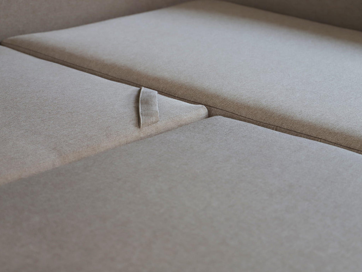 CORNER SOFA BED MALIBU 248CM UNIVERSAL CHOICE OF COLORS UNIVERSAL RIGHT/LEFT CORNER / FOAMTHIS MODEL IS UNIVERSAL WHICH MEANS YOU CAN CHOOSE CORNER SIDE DURING ASSEMBLYMADE IN MALMO FABRIC CLICK HERE3x PILLOWS INCLUDED1X STORAGE SPACEDIMENTIONS:Corner wid