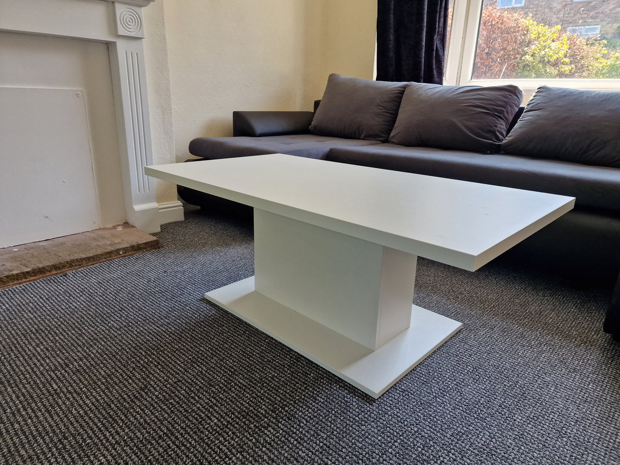 COFFEE TABLE BRISTOL WHITE 110X60CMTable dimensionwid. 110 cm / dep. 60 cm / height 43 cmExecution: base made of white laminated board, 16mm thick The table top is 28mm thick, white.Anna Furniture