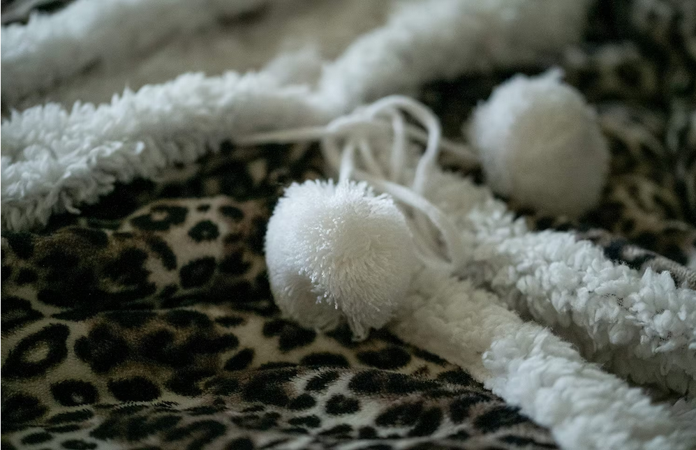 Super Soft Warm Sherpa Fleece Wearable Hoodie Blankets LEOPARD Designs -130 x 180 cmMeet the Super Plush Teddy Fleece Hoodie Blanket, the perfect companion for your cozy nights and cold winter days. Made with love and incredible attention to detail, this