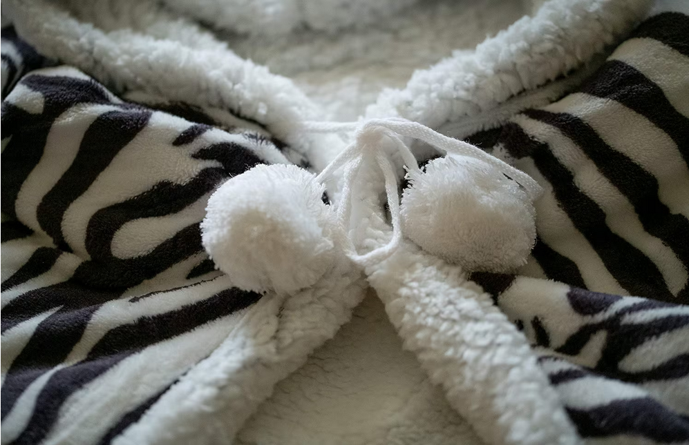 Super Soft Warm Sherpa Fleece Wearable Hoodie Blankets ZEBRA Designs -130 x 180 cmMeet the Super Plush Teddy Fleece Hoodie Blanket, the perfect companion for your cozy nights and cold winter days. Made with love and incredible attention to detail, this bl
