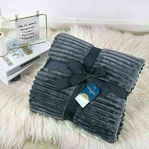 Chunky Ribbed Throw Blankets 150x200cm 100% Polyester - Cozy & Warm - Perfect Blankets for Bed, Sofa, Couch CHARCOALOur chunky throw blanket is big enough to hold a bed, sofa, or couch. It can also be used as a home decoration. Whether you're snuggling up