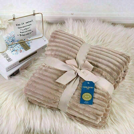 Chunky Ribbed Throw Blankets 150x200cm 100% Polyester - Cozy & Warm - Perfect Blankets for Bed, Sofa, Couch MINKOur chunky throw blanket is big enough to hold a bed, sofa, or couch. It can also be used as a home decoration. Whether you're snuggling up on