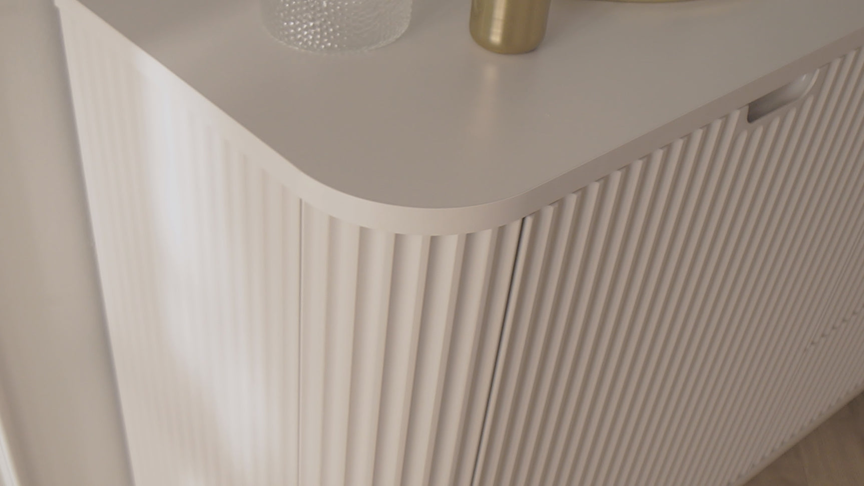 Storage cabinet ZOVA 03 CASHEMEREProduct description Dimensions Width 103cm Height 129cm Depth 39cm Details Colour cashmere Material Laminated board 18mm / MDF-board 18mm Veneer ABS edges Legs Metal, in black (23cm) Warranty 24 monthsUncategorizedAnna Fur