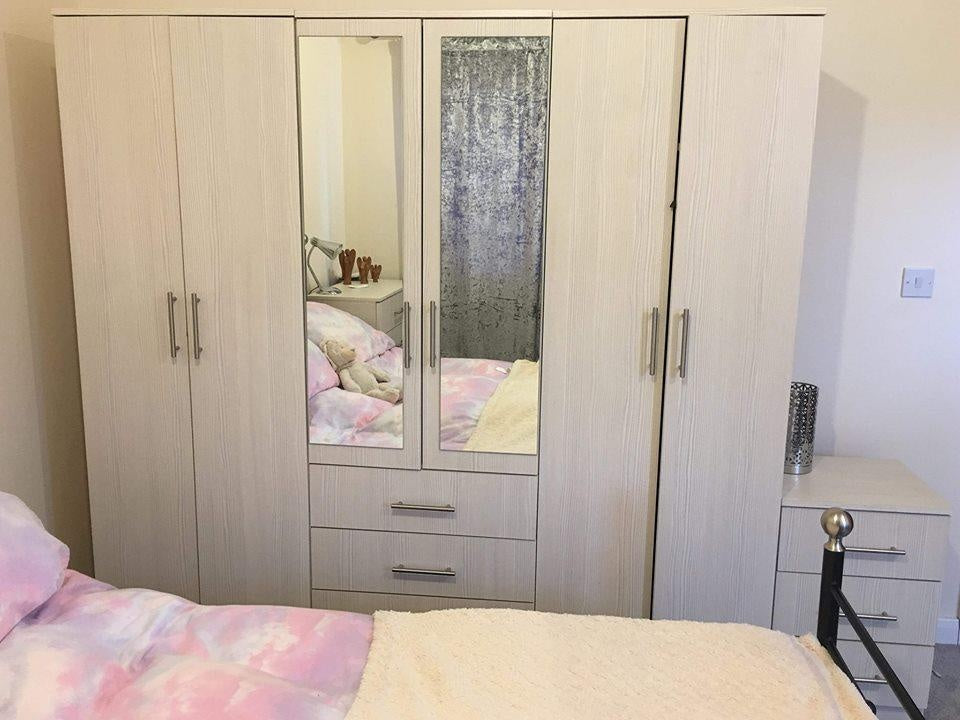 CUSTOMER POHOTOS & REVIEWSVISIT AND LIKE OUR FACEBOOK PAGEAnna Furniture