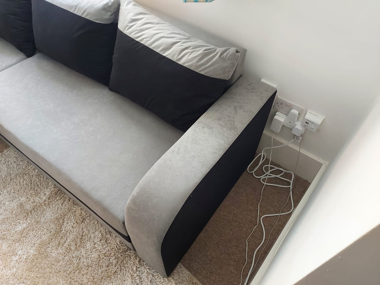 CORNER SOFA BED ALEXA GREY / BLACK 238cm universal RIGHT/LEFT CORNER / FOAMTHIS MODEL IN UNIVERSAL WHICH MEANS YOU CAN CHOOSE CORNER SIDE DURING ASSEMBLY3x PILLOWS INCLUDED1X STORAGE SPACESLEEPING FUNCTIONDIMENTIONSWidth: 238 cmDepth: 140cmSleeping area: