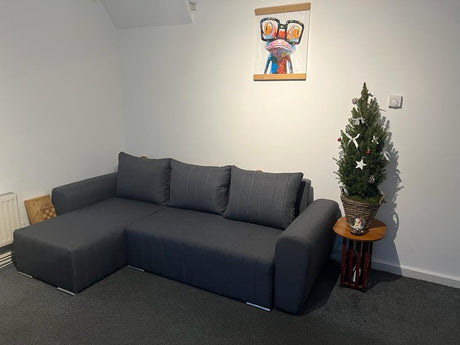 CORNER SOFA BED MALIBU 248CM UNIVERSAL CHOICE OF COLORS UNIVERSAL RIGHT/LEFT CORNER / FOAMTHIS MODEL IS UNIVERSAL WHICH MEANS YOU CAN CHOOSE CORNER SIDE DURING ASSEMBLYMADE IN MALMO FABRIC CLICK HERE3x PILLOWS INCLUDED1X STORAGE SPACEDIMENTIONS:Corner wid