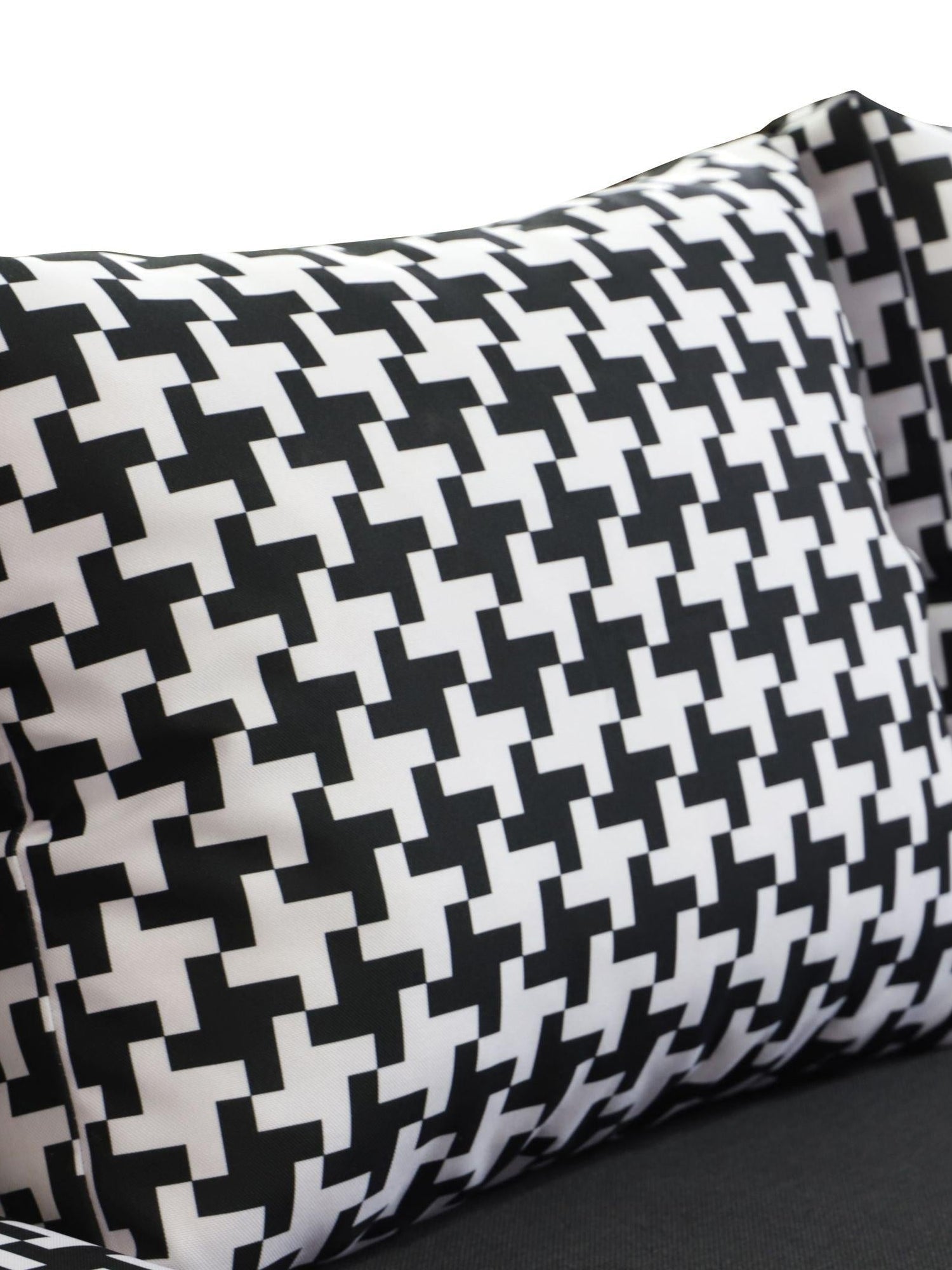 SMALL CORNER SOFA BED TOM 201CM MALMO 90 UNIVERSAL RIGHT/LEFT CORNER / FOAMTHIS MODEL IS UNIVERSAL WHICH MEANS YOU CAN CHOOSE CORNER SIDE DURING ASSEMBLY2x LARGE 2X SMALL SIDE PILLOWS INCLUDED1X STORAGE SPACEMADE IN MALMO FABRIC CLICK HEREThe corner is ma