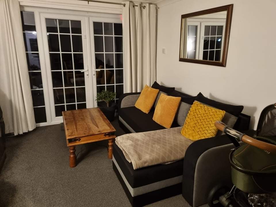 CORNER SOFA BED ALEXA BLACK / DARK GREY 238cm universal RIGHT/LEFT CORNER / FOAMTHIS MODEL IN UNIVERSAL WHICH MEANS YOU CAN CHOOSE CORNER SIDE DURING ASSEMBLY3x PILLOWS INCLUDED1X STORAGE SPACESLEEPING FUNCTIONDIMENTIONSWidth: 238 cmDepth: 140cmSleeping a