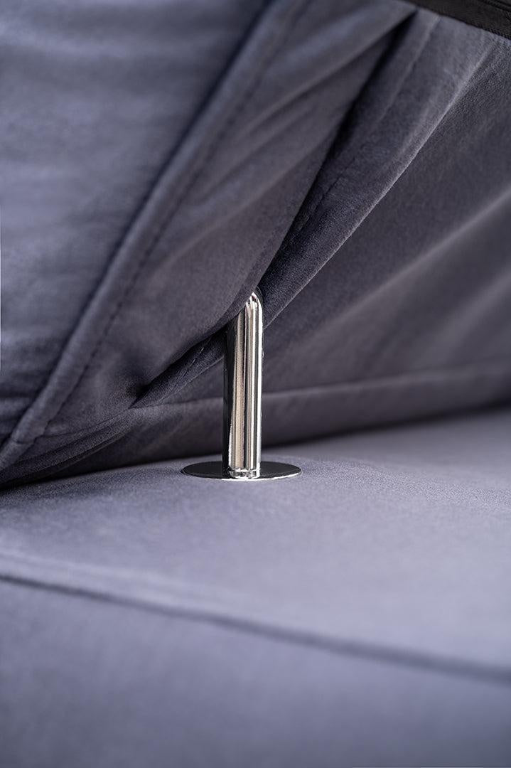 ASH II 273CM MONOLITH 61/02 WATER RESISTANT / SPRINGS + FOAMWavy springs + foam Large sleeping areaMADE IN WATER RESISTANT MONOLITH FABRICCLICK HERE TO VIEW ALL COLORS Dimensions W: 273cm D:203cm H: 90cm Sleeping area: 195x123cmAnna Furniture